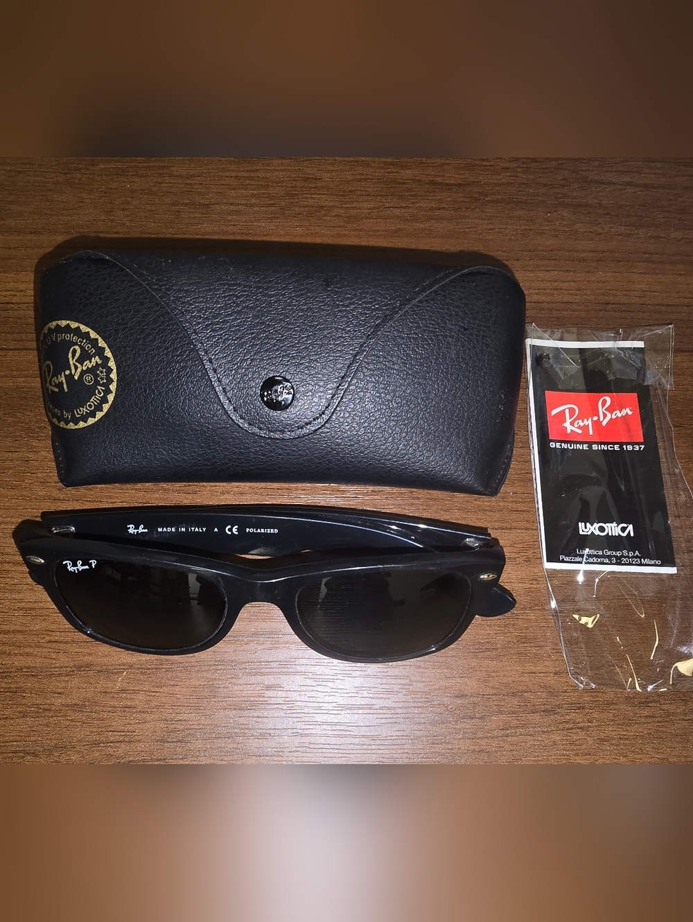 Ray-Ban New Wayfarer RB 2132 901 52-18 3P Black Sunglasses w/ Black Leather Case - Picture 3 of 7